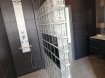 Appartement Vente 3 chambres à L'Hôpital - 79 000 € Pack'immo vous propose ce grand appartement mansardé d'une surface au sol de 98,3m² (75,31m² Loi Carrez) et qui comporte 3 chambres dont une parentale de plus de 16m².
L'appartement situé dans un endroit calme au dernier étage d'une petite copropriété de 4 appartements possède également une parcelle de terrain privative faisant office de jardin et dans laquelle pourront jouer vos enfants en toute sécurité (vue sur le jardin depuis la porte d'entrée).
Aucun travaux n'est à prévoir si ce n'est quelques rafraîchissements ; l'appartement est habitable de suite et est équipé d'une chaudière au gaz individuelle ainsi que d'une VMC pour la ventilation et d'une pompe à chaleur type climatisation (ce qui explique que la consommation mentionnée sur les DPE soit un peu plus élevée en cas d'utilisation de l'air conditionné)
Une jolie salle de bain est en place avec une grande douche type à l'italienne et un meuble double vasque + sèche-serviette.
Enfin, devant la porte d'entrée, un espace supplémentaire permet d'y installer des chaises, un banc, ou un meuble à chaussures par exemple ! Des combles de 37m² aménageables ainsi qu'une cave de 11m² au sous-sol viennent compléter le bien.
Venez découvrir cet appartement fonctionnel au plus vite en nous appelant au : (+33) 0664672321