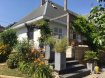 Maison Vente 3 chambres à Thionville - 429 000 € Maison mitoyenne d'un côté de + 180m2 sur un terrain de 5 ares.
Cette belle maison de construction traditionnelle offre une entrée spacieuse avec rangements, cuisine moderne équipée ouverte sur séjour (35m2) avec accès terrasses et jardin, salon (30m2) avec cheminée, vestibule avec placards et WC.
Au 1er, grand couloir desservant 3 chambres (de 17m2 à 20m2) dont avec salle de bains, WC.
Grenier
Sous-sol complet, 3 caves, une buanderie.
A l'extérieur 2 terrasses et jardin.
Deux places de stationnement extérieures.
Chauffage gaz, double vitrage PVC, volets persiennes au RC et volets roulants électriques au 1er.
Adoucisseur d'eau.