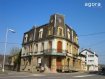 Immeuble de rapport Vente à Joeuf - 149 000 € Proches des commodités, immeuble haussmannien qui a pu conserver son caractère d'origine offrant au rez-de-chaussée un local de 130 m² env actuellement loué, à l'étage, un appartement en duplex d'une superficie d'environ 260 m², des combles aménageables, un sous-sol avec plusieurs caves, une terrasse, un garage le tout sur un terrain clos de 4,76 ares. TRAVAUX A PREVOIR ... Honoraires charge vendeur : 5 % AGENCE AGORA BRIEY : 03 82 20 25 26