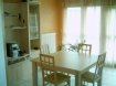 Appartement Location 2 chambres à Joeuf - 490 € Joeuf :
Dans secteur calme, bel appartement spacieux et lumineux situé au 1er étage d'une petite copropriété proche de la gare, comprenant un grand salon séjour carrelé de 28m² avec accès balcon, cuisine équipée, 2 chambres (10/12m²), salle de douche avec meuble vasque, WC sépare, cellier. Double vitrage PVC. Chauffage individuel au gaz, 2 caves, garage. Proche de toutes commodites.
Bien en copropriété de 4 lots principaux.
Dispo au 01 Octobre 2017.
Loyer: 490€
Charges: 50€ (Entretien chaudière, eau, TEOM)
Honoraires : 200€