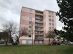 Vente - Appartement à Lingolsheim prix : 149 800 € ! ATTENTION, CE BIEN EST ACTUELLEMENT SOUS COMPROMIS DE VENTE !
LINGOLSHEIM, au calme face à un espace vert privatif, découvrez ce grand appartement au fort potentiel de 4 pièces (possibilité 3/4 pièces), d'une surface de 90 m² avec vue dégagée et sans vis-à-vis.
Ce bien est composé : d'une entrée/dégagement, d'un salon/séjour avec balcon, une cuisine équipée avec coin repas et balcon, trois chambres, une salle de bain, un WC séparé et un débarras.
Cette offre est complétée par une cave et un parking privatif.
(Garage box possible en sus : 10 000 €)
Renseignements complémentaires : construction de 1980, prévoir un rafraîchissement complet, confort électrique, placards muraux, taxe foncière 2017 : 904 €, montant prévisionnel des charges annuelles : 1 224 €, nombre de lots principaux : 35
Prix commission d'agence incluse : 149 800 €
Prix hors commission d'agence : 140 000 €
Commission d'agence TTC : 9 800 €