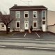 A COSNES-ET-ROMAIN (54 400) A LOUER Une Maison mitoyenne d'une superficie habitable de 200.31M² sur un terrain de 2 ares 63 centiares.

LA MAISON SERA DISPONIBLE A PARTIR DU 1ER JUIN 2026.

LOYER 1 600€.
DEPOT DE GARANTIE 1 600€.
PAS DE CHARGES.
FRAIS D'AGENCE 1 600€.

CONSISTANCE:
Au rez-de-chaussée:
Une entrée dégagement, une grande cuisine équipée de 18M², une arriere cuisine buanderie cellier de 18M², un grand salon salle à manger de 40M²,un cabine de toilette, une salle de douche, une remise.

A l'étage:
Un dégagement, 4 chambres de 17.80M², 17.52M², 17.48M²; 9M², une salle de bain, un cabinet de toilette.

Au dessus un grenier.

Au sous-sol: une chaufferie buanderie, une cave.

Un jardin à l'arriière de la maison.
Trois places de parking communales sont situées devant l'entrée de la maison.

Chauffage central au Gaz.
Double vitrage PVC et Aluminium avec des volets roulants électriques.