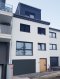 Maison jumelée Location 4 chambres à Tetange - 2 650 € **** A LOUER MAISON NEUVE ****
La maison a été construite en 2019 et n'a pas encore été habitée. Elle comprend dans toutes les pièces un chauffage au sol, triple vitrage, volets électriques, ventilation mécanique (double flux), ainsi qu’un SYSTÈME ALARME avec SYSTÈME DE CAMERA (interaction avec smartphone possible). La classe énergétique est B / A.
Au rez-de-chaussée, la maison se compose d'un hall d'entrée, double garage, local technique et une cave.
Au 1er étage, vous découvrirez un living avec une cuisine ouverte (équipée, 2020), avec access à la terrasse et au jardin, et un wc séparée.
Au 2e étage la maison offre deux chambres à coucher et une salle de douche (double lavabo et douche italienne)
Au combles vous trouverez deux chambres (dont eventuellement un bureau) et une salle de douche (double lavabo et douche italienne)
Il y a aussi un grenier disponible (non habitable).
Disponibilité: Fin janvier 2020.
Si vous souhaitez une visite ou plusieurs informations, n'hésitez pas à nous contacter s'il vous plaît.
GSM: +352 621 139 988
E-Mail: info@fn-promotion.lu
--------------
**** VERMIETUNG EINES NEUEN HAUSES ****
Das Haus wurde im Jahre 2019 errichtet und wurde bisher noch nicht bewohnt. Es beinhaltet in allen Räumen eine Bodenheizung, Dreifachverglasung, elektrische Rolladen, mechanische Ventilation, sowie auch eine ALARMANLAGE mit KAMERA-SYSTEM (Interaktion mit dem Smartphone möglich). Die Energieklasse ist B / A.
Auf dem Erdgeschoss befindet sich die Eingangshalle, eine Doppelgarage, der technische Raum sowie auch ein Keller.
Auf dem 1. Stockwerk finden Sie das Wohnzimmer mit offener Küche (installiert, 2020), mit Zugang zur Terrasse und Garten, sowie auch ein Gäste-WC.
Auf dem 2. Stockwerk befinden sich zwei weitere Schlafzimmer (eins davon eventuell als Büro nutzbar), sowie auch ein Badezimmer (Doppelwaschbecken und italienische Dusche)
Es steht auch ein Dachgeschoss zur Verfügung (nicht bewohnbar).
Disponibilität: Ende Januar 2020
Wenn Sie eine Besichtigung oder mehr Informationen wünschen, zögern Sie bitte nicht uns zu kontaktieren.
GSM: +352 621 139 988
E-Mail: info@fn-promotion.lu