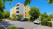 Immo Losch vous propose à la vente cet agréable appartement d'une chambre, situé au 2áµ‰ étage d'une résidence avec ascenseur, dans le quartier résidentiel de Cents à Luxembourg-Ville.

D'une surface habitable de 56,8 m², complétée par un balcon privatif de 6 m², l'appartement offre une distribution fonctionnelle et des pièces aux dimensions confortables. Il représente une opportunité intéressante aussi bien pour un particulier à la recherche d'un premier logement que pour un investisseur. (Surface utile : 63,8 m²)

L'appartement s'ouvre sur un hall d'entrée avec couloir desservant les différentes pièces. Le séjour d'environ 22 m² offre suffisamment d'espace pour aménager confortablement un salon et une salle à manger. La cuisine individuelle d'environ 8 m² est séparée de la pièce de vie, tandis que la chambre à coucher d'environ 15 m² permet un aménagement aisé.

La salle de douche a été récemment rénovée et ne nécessite pas de travaux. Le séjour donne accès à un balcon d'environ 6 m², offrant un agréable espace extérieur privatif.

Une cave privative de 7,1 m² ainsi qu'un emplacement de parking complètent ce bien.

Informations complémentaires
- 2áµ‰ étage avec ascenseur 
- Résidence construite vers 1980 
- Chauffage individuel au gaz 
- Chaudière remplacée en 2008 
- Classe énergétique : E / E 
- Appartement actuellement loué 

Un emplacement recherché à Luxembourg-Cents
Le quartier de Cents séduit par son environnement résidentiel et sa proximité avec les différentes infrastructures de Luxembourg-Ville. Il permet de profiter d'un cadre de vie relativement calme tout en restant à proximité du centre-ville, des commerces, des services et des principaux axes de communication.

Avec sa surface bien agencée, son balcon, sa cave et son emplacement de parking, cet appartement constitue une solution intéressante pour un investissement locatif ou pour une future occupation personnelle.

Pour plus d'informations ou pour organiser une visite, contactez Immo Losch :
+352 26 53 26 11
info@immolosch.lu
www.immolosch.lu

 ---------- 
Immo Losch bietet Ihnen diese angenehme Ein-Zimmer-Wohnung im 2. Stock eines Aufzugsgebäudes im Wohnviertel Cents in Luxemburg-Stadt zum Verkauf an.

Mit einer Wohnfläche von 56,8 m², ergänzt durch einen privaten Balkon von 6 m², bietet die Wohnung eine funktionale Grundrissgestaltung und Räume in angenehmen Dimensionen. Sie stellt eine attraktive Gelegenheit sowohl für Privatpersonen, die eine erste Wohnung suchen, als auch für Investoren dar. (Nutzfläche: 63,8 m²)

Die Wohnung öffnet sich zu einem Eingangsbereich mit Flur, der die verschiedenen Räume erschließt. Das etwa 22 m² große Wohnzimmer bietet genügend Platz, um bequem ein Wohnzimmer und einen Essbereich einzurichten. Die Einzelküche von etwa 8 m² ist vom Wohnraum getrennt, während das Schlafzimmer von ungefähr 15 m² eine einfache Gestaltung ermöglicht.

Das Duschbad wurde kürzlich renoviert und benötigt keine Arbeiten. Das Wohnzimmer führt auf einen Balkon von etwa 6 m², der einen angenehmen privaten Außenbereich bietet.

Ein privater Kellerraum von 7,1 m² sowie ein Parkplatz runden dieses Angebot ab.

Weitere Informationen
- 2. Stock mit Aufzug
- In etwa 1980 erbautes Wohnhaus
- Gas-Einzelheizung
- Heizkessel wurde 2008 ausgetauscht
- Energieklasse: E / E
- Die Wohnung ist derzeit vermietet

Ein begehrter Standort in Luxembourg-Cents
Das Viertel Cents besticht durch seine ruhige Wohnumgebung und seine Nähe zu den verschiedenen Infrastrukturangeboten in Luxemburg-Stadt. Es ermöglicht ein relativ ruhiges Lebensumfeld, bleibt aber in der Nähe des Stadtzentrums, der Geschäfte, der Dienstleistungen und der wichtigsten Verkehrswege.

Mit seiner gut durchdachten Raumaufteilung, seinem Balkon, seinem Keller und seinem Parkplatz stellt diese Wohnung eine interessante Lösung für eine Mietinvestition oder eine zukünftige persönliche Nutzung dar.

Für weitere Informationen oder zur Vereinbarung eines Besichtigungstermins kontaktieren Sie Immo Losch:
+352 26 53 26 11
info@immolosch.lu
www.immolosch.lu

 ---------- 
Immo Losch offers this charming one-bedroom apartment for sale, located on the 2nd floor of a residence with an elevator, in the residential district of Cents in Luxembourg City.

With a living area of 56.8 m², complemented by a private balcony of 6 m², the apartment offers a functional layout and rooms with comfortable dimensions. It represents an interesting opportunity both for a private individual looking for their first home and for an investor. (Usable surface: 63.8 m²)

The apartment opens onto an entrance hall with a corridor leading to the various rooms. The living room of about 22 m² provides enough space to comfortably arrange a living and dining area. The separate kitchen of about 8 m² is separated from the living space, while the bedroom of about 15 m² allows easy furnishing.

The shower room has been recently renovated and requires no work. The living room gives access to a balcony of about 6 m², offering a pleasant private outdoor space.

A private cellar of 7.1 m² and a parking space complete this property.

Additional information
- 2nd floor with elevator 
- Residence built around 1980 
- Individual gas heating 
- Boiler replaced in 2008 
- Energy class: E / E 
- Currently rented apartment 

A sought-after location in Luxembourg-Cents
The Cents district attracts with its residential environment and its proximity to various infrastructures of Luxembourg City. It allows enjoying a relatively calm living environment while remaining close to the city center, shops, services, and main communication axes.

With its well-laid-out surface, balcony, cellar, and parking space, this apartment is an interesting solution for a rental investment or for future personal occupancy.

For more information or to organize a visit, contact Immo Losch:
+352 26 53 26 11
info@immolosch.lu
www.immolosch.lu