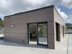 Penthouse Vente 2 chambres à Ettelbruck - 877 000 € Home Project vous propose un superbe Penthouse d'une surface habitable de 92,20 m2 à Ettelbruck dans la rue Felicie Schlesser, avec une terrasse de 100,27 m2. Il se trouve dans une résidence construite en 2016 à basse énergie AB.
Disponible de suite.
Il se compose comme suit :
- hall d'entrée avec coin vestiaire
- WC séparé
- 2 chambres à coucher (les deux avec accès à la terrasse)
- une salle de douche
- living avec cuisine équipée ouverte et un débarras
- grande terrasse avec branchement eau
- 1 emplacement extérieur
- 1 emplacement intérieur
- 1 cave et buanderie commune
Home Project bietet Ihnen ein hervorragendes Penthouse mit einer Wohnfläche von 92,20 m2 in Ettelbrück mit einer Terrasse von 100,27 m2. Es befindet sich in einer 2016 erbauten Residenz, energiesparendend BB.
Verfügbar ab Anfang Oktober
Es setzt sich wie folgt zusammen:
- Eingangshalle mit Garderobe
- separates WC
- 2 Schlafzimmer (beide mit Zugang zur Terrasse)
- ein Duschraum
- Wohnzimmer mit offener Einbauküche und Abstellraum
- große Terrasse mit Wasseranschluss
- 1 Außenparkplatz
- 1 Innenparkplatz
- 1 Keller und gemeinsame Waschküche
Home Project offers you a superb Penthouse with a living area of ??92.20 m2 in Ettelbruck with a terrace of 100.27 m2. It is located in a residence built in 2016 with low energy BB.
Availabe for beginning of October
It is composed as follows:
- entrance hall with cloakroom area
- separate WC
- 2 bedrooms (both with access to the terrace)
- a shower room
- living with open fitted kitchen and storage room
- large terrace with water connection
- 1 outdoor parkinh
- 1 indoor parking
- 1 cellar and common laundry room