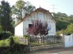 Maison Vente 3 chambres à La Chartre-sur-le-Loir - 108 000 € Maison 4 pièces. Une maison se décomposant au Rez de chaussée : entrée, séjour-salon- salle à manger, chambre, salle de bains avec WC, cuisine aménagée ouvrant sur le jardin. A l'étage : 2 chambres sous combles et grenier. Sous-sol complet : garage, buanderie, chaufferie, réserve. Jardin avec accès aménagé pour une voiture. Deux casiers dans grande cave en roc-L'ensemble sur 855 m².*Honoraires inclus charge acquéreur : 8.00% TTC (prix 100000.00 euros hors honoraires). N° portable : 0685994847, Activité exercée sous le statut d'agent commercial