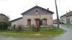 Maison Vente 2 chambres à Esnes-en-Argonne - 85 600 € Maison d'habitation comprenant :
Au rez-de-chaussée : cuisine, ,salon, salle d'eau, w.c., chaufferie ;
A l'étage : chambre, 2 pièces, w.c., grenier ;
Garage.
Terrain autour.
Installation de chauffage central au fioul.
Le tout sur une superficie de 3a 60ca