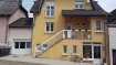 Appartement Vente 2 chambres à Wiltz - 280 000 € Bel APPARTEMENT au Rez-de-chaussée construit en 2004, avec entrée séparée, Hall d'entrée, Chaufferie, Débarras, Cuisine équipée avec Living, Salle de Bains, W.C. séparé, 2 chambres à coucher, Cave, 1 Parking extérieur.