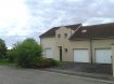 Maison Location 4 chambres à Ay-sur-Moselle - 1 200 € c.c. AY SUR MOSELLE: Maison mitoyenne d'un côté comprenant un salon-séjour, une cuisine équipée, 4 chambres, 1 salle de bains, terrasse, buanderie et cellier, garages
LOYER: 1200 €
CHARGES: 0 €
FA: 900 €