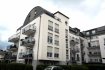 Appartement Vente 3 chambres à Differdange - 629 000 € L'agence CL Immobilière vous propose un magnifique duplex à Niederkorn, (commune de Differdange).
Dans une situation tranquille et avec une vue dégagée et très ensoleillée.
Avec un total de 143m2, très bien agencé, cet appartement se compose d'un grand living, d'une salle a manger, d'une belle cuisine équipée, le tout entouré d'une grande terrasse.
A l'étage se trouvent trois chambres a coucher, une salle de bain et douche, un débarras, buanderie.
Le hall d'entrée est équipée avec placards et avec un wc séparée.
Des très belles finitions avec des matériaux et équipements de qualité.
Avec de très bons accès routiers, à proximité des transports en commun, des écoles, de la collectrice du sud, (à cinq minutes en voiture du centre de Differdange ainsi que de la Zone commerciale de Bascharage).
Disponibilité a convenir.
Possibilité d'acquérir deux garages fermées.
Ref agence :DCVM1_4-2