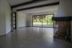Maison mitoyenne Location 2 chambres à Walheim - 1 350 € c.c. WALHEIM, MAISON Jumelée de 153m², atypique, sur un parc de 30 ares comprenant :
Au Rez de chaussée :
- 1 Salon/Séjour de 46m² avec cheminée, très lumineux donnant accès sur une grande terrasse plein sud,
- 1 Cuisine équipée de 12m²,
- 1 Chambre de 13m²,
- 1 Salle de Bains avec Baignoire et Douche,
- 1 WC,
- 1 Buanderie.
A l'étage :
- 1 Grande Pièce de 41m²,
- 1 Bureau,
- 1 WC.
Cette maison comprend également un garage et la climatisation.
Situation exceptionnelle, très au calme et en bord de rivière et proche de toutes commodités.
Chauffage Collectif Fioul compris dans les Provisions sur Charges.
Location sous conditions, Maison sous Garantie de Loyers Impayés.