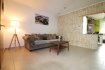 Maison Vente 4 chambres à Belvaux - 760 000 € REAL G IMMO, vous présente en EXCLUSIVITÉ. Cette belle maison mitoyenne entièrement rénovée à Belvaux à 5 minutes à pied du site Belval Plazza et à proximité des axes autoroutiers.Celle-ci se situe dans une rue calme et sans issue.Elle se compose comme suit:Hall d'entrée, cuisine équipée de chez