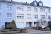 Maison mitoyenne Vente 4 chambres à Strassen - 1 150 000 € STRASSEN, proche de toutes commodités, belle maison mitoyenne rénovée en 2015, de +-200 m2 sur 2,45 ares de terrain et comprenant :spacieuse entrée, garage pour deux voiture, cave, buanderie, accès jardin, chaufferie, chauffage au mazout, (chaudière de 2015), premier étage : grand living de 40 m2, cuisine équipée séparée avec accès balcon, un bureau, WC séparé, deuxième étage : chambre parentale avec salle de douche en suite avec WC, dressing, deux chambres à coucher, une salle de bains avec WC, dernier étage avec air conditionné : salle de TV, chambre avec placards encastrés, débarras sous combles, une salle de douche avec WC, extérieur : jardin et balcon. libre de suite
contacte et visites : Rosalba MAITRE téléphone : 691 550 189