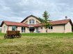 Maison Vente 4 chambres à Freistroff - 470 000 € Maison individuelle F6 de plain pied avec piscine. Maison d'architecte confortable et lumineuse, année 2000 de type F6 sur un terrain de 1 hectare 75 plat, au calme, entièrement clôturé avec un portail et visiophone. 4 chambres dont une chambre parentale avec dressing, cuisine individuelle équipée, donnant accès sur la terrasse exposée sud-ouest, spacieux séjour cathédral et mezzanine, salle de bain avec 2 accès donnant sur les chambres.Cette maison se compose également d'une piscine couverte et chauffée avec douche, et accès terrasse et séjour.Nombreux rangements, cave à vin. Garage double.