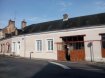 Maison Vente 1 chambre à Flée - 77 000 € Maison de bourg plain-pied. Commune de Flée, proche Montval sur Loir : maison de bourg de trois pièces avec salon/séjour, une chambre, une salle d'eau, wc. Grenier sur le tout, bel atelier, cour avec hangar, cave. Un jardin non attenant avec garage deux voitures. Maison habitable sans travaux.*Honoraires inclus charge acquéreur : 10.00% TTC (prix 70000.00 euros hors honoraires).