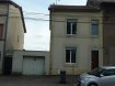 Maison jumelée Vente 3 chambres à Mont-Saint-Martin - 108 000 € EXCUSIVITE !!
Coquette maison de ville sur 3 niveaux avec garage attenant sur 7 ares de jardin et verger.
RDC : couloir d’entrée, séjour, cuisine (non équipée) dégagement salle de bains neuve avec douche et WC
1étage : dégagement, deux chambres, salle d’eau avec WC
2ème étage : mezzanine, une chambre mansardée de 9m², deux greniers
S/Sol complet : buanderie accès à la terrasse et au jardin, chaufferie, caves
Chauffage GAZ de ville
DV PVC VR
Garage 1 voiture attenant
Grand jardin + verger, l’ensemble 7 ares environ
Travaux à prévoir : rafraîchissement