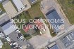 Maison Vente 4 chambres à Trier-Zewen - 275 000 € *** Ralph MEYER - +352 621 613 176 ***
immohub, Ihr Immobilienpartner in Trier Zewen bietet Ihnen dieses Wohnhaus (113m2) mit Lager (122,34m2) in einer Industriezone; Hans Ferring Straße zum verkauf an.
Ganz allgemein:
Arbeit und Wohnen im selben Haus? Dazu noch eine großer Garten?
Diese Immobilie bietet auf zwei Stockwerken optimale Voraussetzungen für eine Symbiose aus Arbeit/Beruf und Wohnen. Sie liegt in der Industriezone Zewen.
Im Erdgeschoss befindet sich eine 122,34 m2 große Lagerhalle, im Obergeschoss befindet sich eine Wohnung auf ca. 113 m2 Wohnfläche.
Hier findet man Bad, Küche,Wohnbereich, 3 Schlafzimmer und ein Büro.
Grundstücksfläche : 1182 m2 (11,82 Ar)
Baujahr : 2006
Zum Raumprogramm:
Erdgeschoss: Nutzfläche :122,34 m2 H:3m80
Großes Lager 91 m2
Küche 7 m2
WC 2 m2
Kühllager 7,70 m2
Anschlussraum 9,80 m2
Obergeschoss: Wohnfläche 113 m2
Eingang/ Flur 11m2
Bad mit Dusche, Badewanne und WC 11,75 m2
Küche 9,49 m2
Wohn/Ess-bereich 23,22 m2
Zimmer 16,63 m2
Zimmer 11,74 m2
Zimmer 15,09 m2
Zimmer 13 m2
Das bestehende Gebäude ist baulich erweiterbar.
Zur Lage:
Dieses Objekt liegt im Industriegebiet Trier-Zewen, in unmittelbarer Nähe von METRO, Schloss Monaise, Trier City 10 min. Autofahrt.