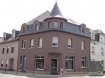 Appartement Location 1 chambre à Strassen - 1 250 € Très bel appartement au 1.étage d'une petite résidence, surface habitable +/- 65 m2 se composant d'un hall d'entrée, living, cuisine équipée fermée avec petit balcon à l'arrière, 1 chambre à coucher, salle de douche , Wc séparé.L'appartement ne dispose pas de cave ni de garage, il est situé en face d'un parking public ( possibilité de vignette résidentiel). Les animaux domestiques ne sont pas permis dans cet appartement.disponible mi-décembre 2017Ref agence :103243