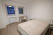 Chambre Location à Luxembourg-Bonnevoie - 1 040 € LUXEMBOURG- Bonnevoie, 39, rue Anatole France, chambre meublée rénovée, numéro B2, de 15 m2 habitable, située au rez-de-chaussée et comprenant : lit double, placard, bureau, chaise, table basse. Dans les parties communes : WC séparé, salle de douche, cuisine équipée, buanderie avec lave-linge et sèche-linge, grande cave commune. Libre le 1er juillet 2025. Bail d'un an minimum.
Prix : 1.040 euros + 150 euros de charges (compris dans les charges : chauffage, eau, électricité, internet, assurance et nettoyage des parties communes).
Caution : deux mois de loyer, frais d'agence : un mois de loyer + TVA, 50% à charge du locataire, 50% à charge du bailleur.
Contact et visites : Rosalba MAITRE, téléphone : 691 550 189
Email : rosalba@parkagence.lu