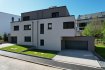 A VENDRE- Magnifique Maison Jumelée Neuve à Haute Performance Energétique ( classe AB)

Disponible de suite!!
TVA 50.000€ récupérable!!

Home Project SA vous propose cette splendide maison jumelée toute neuve, idéalement  située dans la paisible rue du Camping. Implantée sur un terrain de 4,42 ares, cette propriété moderne allie confort, élégance et efficacité énergétique.

Avec une surface totale de 230 m² (dont environ 185 m² habitables), elle offre des espaces généreux et parfaitement agencés.

Disposition des Espaces:
Rez-de-chaussée :
Hall d'entrée accueillant
WC séparé
Local technique/buanderie pratique
Vaste séjour/ living lumineux avec cuisine ouverte équipée haut de gamme, donnant accès direct à une terrasse spacieuse de 38,78 m² et à un jardin aménagé.
Débarras pratique accessible par la cuisine, le garage et avec accès sur la terrasse
Grand Garage double

1er Étage :
Hall de nuit
Suite parentale avec chambre, dressing et salle de bain privative
Deux chambres d'enfants
Salle de douche
WC séparé

Étage en Retrait :
Grande pièce polyvalente (salle de séjour/hobby,
 bureau ou chambre supplémentaire)

Caractéristiques de la Maison :
Conçue pour offrir un confort optimal, cette maison est équipée de 

Chauffage au sol
Triple vitrage
Stores électriques
Ventilation mécanique contrôlée
Revêtements et finitions de haute qualité
Profitez d'une large terrasse et d'un joli jardin aménagé, parfaits pour des moments de détente en extérieur.

Maison toute neuve, complétement terminée.
Ne manquez pas cette opportunité de vivre dans une maison moderne et confortable, alliant qualité de vie et performance énergétique. Pour plus d'informations ou pour planifier une visite, contactez-nous dès aujourd'hui.

Contact : Home Project SA
Téléphone : 26361112
Email : info@home-project.lu
Site web : www.home-project.lu




ZU VERKAUFEN ? Wunderschönes, neues Doppelhaus mit hoher Energieeffizienz (Klasse AB)

Sofort bezugsfertig!!
Mehrwertsteuer in Höhe von 50.000 € erstattungsfähig!!

Home Project SA bietet Ihnen dieses herrliche, brandneue Doppelhaus, ideal gelegen in der ruhigen Rue du Camping. Auf einem 4,42 Ar großen Grundstück gelegen, vereint diese moderne Immobilie Komfort, Eleganz und Energieeffizienz.

Mit einer Gesamtfläche von 230 m² (davon ca. 185 m² Wohnfläche) bietet es großzügige und perfekt gestaltete Räume.

Raumaufteilung:
Erdgeschoss:
Einladende Eingangshalle
Separates WC
Praktischer Hauswirtschaftsraum/Waschküche
Großzügiges, helles Wohn-/Esszimmer mit hochwertiger offener Einbauküche, mit direktem Zugang zu einer geräumigen Terrasse von 38,78 m² und einem angelegten Garten.
Praktischer Abstellraum, zugänglich über die Küche und die Garage, mit Zugang zur Terrasse
Große Doppelgarage

1. Etage:
Flur zum Schlafbereich
Elternschlafzimmer mit Schlafzimmer, Ankleidezimmer und eigenem Bad
Zwei Kinderzimmer
Duschbad
Separates WC

Verrückte Etage:
Großer Mehrzweckraum (Wohn-/Hobbyraum,
Büro oder zusätzliches Schlafzimmer)

Ausstattung des Hauses:
Dieses Haus wurde für optimalen Komfort konzipiert und ist ausgestattet mit 

Fußbodenheizung
Dreifachverglasung
Elektrische Rollläden
Kontrollierte mechanische Lüftung
Hochwertige Oberflächen und Ausstattungen
Genießen Sie eine große Terrasse und einen schönen angelegten Garten, ideal für entspannte Momente im Freien.

Brandneues, komplett fertiggestelltes Haus.
Verpassen Sie nicht diese Gelegenheit, in einem modernen und komfortablen Haus zu wohnen, das Lebensqualität und Energieeffizienz vereint. Für weitere Informationen oder um einen Besichtigungstermin zu vereinbaren, kontaktieren Sie uns noch heute.

Kontakt: Home Project SA
Telefon: 26361112
E-Mail: info@home-project.lu
Website: www.home-project.lu




FOR SALE - Magnificent New Energy-Efficient Semi-Detached Home (Class AB)

Available immediately!!
€50,000 VAT refundable!!

Home Project SA is pleased to present this splendid brand-new semi-detached home, ideally located on the peaceful Rue du Camping. Set on a 4.42-acre lot, this modern property combines comfort, elegance, and energy efficiency.

With a total floor area of 230 m² (including approximately 185 m² of living space), it offers generous and perfectly laid-out spaces.

Layout:
Ground Floor:
Welcoming entryway
Separate half-bath
Practical utility/laundry room
Spacious, bright living room with a high-end open-concept kitchen, offering direct access to a spacious 38.78 m² terrace and a landscaped garden.
Convenient storage room accessible from the kitchen and garage, with access to the terrace
Large double garage

First Floor:
Night hall
Master suite with bedroom, walk-in closet, and private bathroom
Two children's bedrooms
Shower room
Separate toilet

Mezzanine Level:
Large multipurpose room (living room/hobby room,
office, or additional bedroom)

Home Features:
Designed for optimal comfort, this home is equipped with 

Underfloor heating
Triple-pane windows
Electric blinds
Controlled mechanical ventilation
High-quality finishes and materials
Enjoy a spacious terrace and a lovely landscaped garden, perfect for relaxing outdoors.

Brand-new home, fully completed.
Don't miss this opportunity to live in a modern and comfortable home that combines quality of life with energy efficiency. For more information or to schedule a tour, contact us today.

Contact: Home Project SA
Phone: 26361112
Email: info@home-project.lu
Website: www.home-project.lu