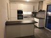 Maison individuelle Location 4 chambres à Thionville - 1 350 € c.c. Maison individuelle neuve construite sur un terrain de 2.80ares comprenant une entrée, cuisine équipée ouverte sur salon-séjour avec accès terrasse, wc avec lave mains, buanderie et garage .
A l'étage quatre chambres, wc et une salle de bains (Douche et baignoire )