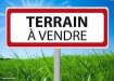 Terrain non constructible Vente à Maillé - 20 500 € . Terrain à bâtir à proximité du bourg et des écoles, d'une superficie de 2427m2 avec une orientation Est/Ouest. Viabilisé en bordure de rue (Eau et électricité), tout à l'égout en bordure de rue. ,Hors secteur ABF