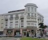 Appartement Vente 2 chambres à Saint-Louis - 130 000 € F3 en duplex à vendre à St Louis . Au 3ème étage d'une petite résidence avec ascenseur idéalement située à 100 m de la gare de Saint-Louis, ce F3 de 66 m2 comprend : une entrée avec placards, un grand séjour avec balcon, une cuisine équipée séparée, une salle de bain équipée d'une baignoire et douche, WC séparé, à l'étage : une chambre et un bureau (ou possibilité d'une 2ème chambre), cave. Chauffage individuel au gaz. Un rafraichissement est à prévoir.