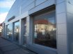 Bureau Location à Wittenheim - 650 € c.c. Nous louons à WITTENHEIM 1 Local commercial bénéficiant d'une très belle vitrine et situé dans l'Hyper Centre de la VIlle
Il est d'une superficie de 23 m² environ et se compose :
* 1 Espace Accueil Client de 11m²
* 1 Pièce à l'arrière
* 1 WC
* 1 Coin kitchenette
Loyer payable trimestriellement
Cauion 1 loyer Net 550 €
Honoraire d'agence 550 €