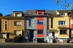 Maison mitoyenne Vente 3 chambres à Oberkorn - 995 000 € ***CONTACT : DAMIT Jeff * +352 621 631 980 * jeff@immohub.lu ***
immohub, votre partenaire dans l’immobilier à Oberkorn, vous propose cette maison mitoyenne sur un terrain de 1,79 ares.
RDC (HSP:2,82 m)
-Hall d’entrée 6,80 m2
-WC séparé 1,00 m2
-Cuisine équipée indépendante 7,50 m2
-Double séjour 31,65 m2
R+1 (HSP: 2,75 m)
-Palier 3,00 m2
-Hall de nuit 3,80 m2
-Salle de douche 6,00 m2
-Chambre I 14,40 m2
-Chambre II 16,35 m2
R+2
-Hall de nuit 4,50 m2
-Suite parentale :
Chambre 16,70 m2
Dressing 8,90 m2
Salle de douche 7,55 m2
R+3 = Grenier isolé non aménagé accessible par trappe
R-1
-Buanderie + Local technique 7,10 m2
-Cave / Stockage 9,70 m2
-Double garage 29,00 m2
Sortie terrasse 40,00 m2 avec marquise et jardin
Détails:
Année de construction 1955
Année de rénovation 2018
Charges +/- 300 € / mois
CPE : G/H
Triple vitrage / Chassis en PVC / Volets manuels
Système d’alarme
Dalles en béton
Fibre optique
Chauffage au gaz (2012)
Garage sectionnelle motorisée Hörmann
Terrain annexé peut être loué à (1€ symbolique)