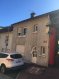 Maison Vente 3 chambres à La Bresse - 136 000 € LA BRESSE Maison de ville élevée sur sous-sol : cave, chaufferie (chaudière VIESSMANN), buanderie. RdC : cuisine équipée sur séjour avec cheminée, WC, placard, terrasse. 1er étage : 2 chambres, salle de bain, WC, dressing. 2ème étage : espace adolescent de 40 m² Espace vert - Terrasse - Parking