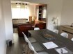 Maison individuelle Vente 4 chambres à Creutzwald - 188 000 € L'agence Pack'Immo vous propose cette maison individuelle de 122 m² sur un terrain de 7,09 ares comprenant une entrée, un salon/salle à manger, une cuisine équipée, une véranda donnant sur le jardin, 3 chambres, un WC et une salle de bains avec douche.
Une chambre en plus est située dans les combles.
Sous-sol complet, garage 2 voitures et chauffage au gaz.