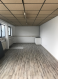 Location - Bureau à Howald prix : 1 150 € Grand bureau non meublé de +- 35 m2 au rez-de-chaussée d’un Business Center dans une zone d’activité à Howald proche de toutes commodités.
Ce bien se compose de :
- 1 Grand bureau de 35m2 avec un point d’eau
- 1 WC commun au rez-de-chaussée
- 1 WC commun au 1er étage
- 1 Kitchenette commune au 1er étage
- 2 Emplacements extérieurs
- Loyer : 1150 € par mois charges comprises (chauffage, eau et électricité)
- Libre de suite
De nombreux commerces et restaurants se trouvent à proximité.
Accès facile et proche des autoroutes A1 et A3.
N'attendez plus, contactez-nous par mail sur info@gng.lu ou au 621 366 377.
Découvrez toutes nos offres sur www.gng.lu