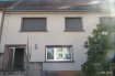 Maison Vente 4 chambres à Sarreguemines - 169 000 € Maison mitoyenne. Votre agence LE PIED A TERRE 19 rue de l'église à Sarreguemines vous propose une maison de village mitoyenne à rénover, elle vous offre une surface d'environ 178 m2 sur 3 niveaux édifiée sur un agréable terrain d'environ 15 ares,elle dispose au RDC d'une belle entrée, d'un salon/séjour, d'un coin bureau d'une cuisine; à l'étage se trouve quatre belles chambres et la salle de bains,Au sous-sol la chaufferie, un garage deux voitures, une pièceA l'extérieur vous profiterez d'un agréable jardin composé de différents arbres fruitiers.Si vous souhaitez visiter cette maison, n'hésitez pas à nous contacter.Mandat N° 1345. Honoraires à la charge du vendeur. Nos honoraires : http://www.le-pied-a-terre.fr/honoraires