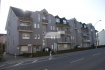 Appartement Location 1 chambre à Grevenmacher - 1 150 € IMMO EXCELLENCE vous propose en exclusivité ce joli appartement d'une surface habitable d'environ 70 m2 situé au rez-de-chaussée d'une Résidence.L'appartement se compose comme suit : Un hall d'entrée ( 6.71 m2 ), un spacieux double séjour ( 24.19 m2 ) avec accès direct sur une terrasse ( 12.91 m2 ), une moderne cuisine équipée avec table et chaises ( 11.21 m2 ), un hall avec armoire ( 6.71 m2 ), une salle-de-douche avec armoire ( 2.3 m2 ), une chambre-à-coucher ( 18.46 m2 ).L'appartement dispose également d'une cave ( 4.90 m2 ), ainsi que d'un emplacement intérieur ( 12.19 m2 ).Caution de 100.-Euros pour la télécommande.A proximité de toutes commodités ( supermarché, pharmacie, école, piscine, ...... ).Grevenmacher (en luxembourgeois : Gréiwemaacher Écouter) est une ville luxembourgeoise et le chef-lieu du canton du même nom. Au 1er janvier 2018, elle compte 4 921 habitants. La ville est délimitée à l'est par la Moselle, un affluent du Rhin qui fait également office de frontière avec l'Allemagne à cet endroit. Elle est entourée de forêts et de vignobles réputés.La commune est traversée par l'autoroute A1 et par les routes nationales N1 et N10, et se situe à seulement 20 minutes du centre-ville de Luxembourg.La commune est desservie par le Régime général des transports routiers (RGTR). En outre, elle opère un service « City-Bus » sur réservation, le « Maacher CityBus ».