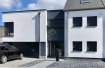 Maison Vente 5 chambres à Sanem - 1 295 000 € REAL G IMMO vous propose en exclusivité cette splendide maison de 2018 libre des 3 côtés et située dans un nouveau quartier résidentiel de la Commune de Sanem.
Implantée sur un terrain de 4,98 ares et vous offrant une surface habitable de +/- 210m² (surface utile 312,98 m2), cette maison vous séduira par ses volumes généreux, son style contemporain et sa technologie.
La maison se compose comme suit :
Au Rez de chaussée :
Un spacieux hall d'entrée desservant un escalier à lumière indirecte incrustée et vers un garage pour 2 voitures avec porte sectionnelle motorisée.
Un somptueux espace de vie de +/- 45m2 avec un living et une cuisine équipée haut de gamme avec un piano à gaz SMEG, réfrigérateur/congélateur et cave à vin LIEBHERR (Cuisine Schmidt) donnant accès à une terrasse et un jardin qui saura apporter confort et convivialité.
Un WC séparé d'hôtes avec lave-mains se trouve également à ce niveau.
Au premier étage :
Une suite parentale de +/- 21m² avec sa salle de bain baignoire ilot en haricot et son dressing avec TV incrustée.
Aussi, sur ce palier se trouvent trois grandes chambres à coucher de 15,2m², 12,5m² et 9,2m², un toilette séparé avec lave-main, ainsi qu?une splendide salle de bain avec douche à l?italienne et robinetterie encastrée de prestige.
Au deuxième étage :
Un vaste espace repos/détente de +/- 40m2 servant de salle de cinéma mais pouvant être repensé autrement.
Au sous-sol :
Vous trouverez une buanderie avec chaudière à condensation gaz WEISHAUPT dernier cri (env. 15m2), une grande pièce de +/- 20m² servant comme salle de sport, un bureau de 11m² et trois caves de 11,25m², 6,9m² et 9,7m2.
Informations complémentaires :
- Triple vitrage isolant avec volet motorisé,
- Chauffage au sol,
- Système domotique haut de gamme Delta Dore : commande et programmation des équipements à distance depuis smartphone avec l?application Tydom
- Vidéophone et alarme avec commande à distance via application smartphone
- Eclairage extérieur en façade de la maison,
- Grandes capacités de rangement dans toute la maison
- Façade avec suppléments afin de garantir une plus longue durée de vie
- Terrasse en carrelage (imitation parquet) avec éclairages extérieurs,
- Système de ventilation double flux de marque ZENDER,
- Internet fibre optique avec prises RJ45 dans toutes les pièces
- Porte d?entrée en aluminium à serrure 5 points motorisée avec ouverture à distance via application vidéophonie
- Classe énergétique BBB.
Pour plus de renseignements ou une visite (visites également possibles le samedi sur rdv), veuillez contacter le 28.66.39.1.
Les prix s'entendent frais d'agence de 3 % TVA 17 % inclus.
Ref agence :73035