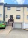 Maison mitoyenne Vente 3 chambres à Niederkorn - 669 000 € REAL G IMMO, vous propose en exclusivité, cette charmante maison, sise à Niederkorn, sur un terrain de 2.28 ares.A proximité d'un arrêt de bus, école et commerce.La maison se répartie comme suit:rdch: hall d'entrée, WC séparé, cuisine équipée individuelle, living/ salle à manger avec sortie sur une terrasse de 19.50m² menant vers un beau jardin clôturé.1er étage: 3 chambres à coucher et salle de bain avec fenêtre.Grenier pour stockage.Sous-sol: grand garage, coin buanderie et espace chaufferie et un local rangement avec sortie sur jardin.Pour compléter ce bien, 2 emplacements extérieur se trouvent devant la maison.Pour plus de renseignements ou une visite des lieux (également possibles le samedi sur rdv), veuillez nous contacter au 28.66.39.1.Les prix s'entendent frais d'agence de 3 % TVA 17 % inclus.