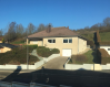 Maison individuelle Vente 3 chambres à Volmerange-les-Mines - 340 000 € SOUS COMPROMIS!!
Maison individuelle F5 plain-pied sur sous-sol complet d’octobre 1980 d’environ 123 m2 sur 12.49 ares, dans une rue résidentielle, calme et sans issue:
Entrée + dgt
Salon séjour carrelé de 38 m2 très lumineux avec cheminée à l’âtre 2 fenêtres offrent une vue imprenable sur les collines
Une cuisine séparée Arthur Bonnet d’origine de 24 m2 complètement équipée, Une double porte-fenêtre donne accès au jardin et à la terrasse.
3 chambres dont 2 sur parquet 14, 16 et une sur balatum collé sur la dalle pleine (10.60 et 2 de 12m2)
Une salle de bains avec baignoire et douche et fenêtre. WC séparé
Au sous-sol :
Buanderie chauffée accès ext 10.50, cuve + rangement extérieur
1 cagibi, & cave chauffée +DV, 1 cellier, 1 pièce d’eau avec WC et lavabo et une grande pièce.
Une chaufferie 1980 Bruleur 2017 FIOUL local sous terrasse avant
Un garage pour 2 voitures une derrière l’autre, et un atelier ou rangement.
DV 2018 vitres. Volets roulants .Combles perdus isolés en 2018 laine de verre. Tt à l’égout
Taxes foncières 923€.