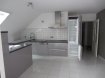 Appartement Location à Maizières-lès-Metz - 690 € c.c. MAIZIERES LES METZ: Dans résidence récente très bel appartement de type F2 (56m²) au 2ème et dernier étage comprenant 1 couloir d'entrée avec placard, 1 cuisine équipée ouverte sur séjour accès terrasse, 1 chambre, 1 salle de bain avec baignoire, 1 wc séparé avec lave-mains, 1 débarras, chauffage électrique sol, double vitrage + 1 garage fermé et 1 emplacement parking extérieur privé. A visiter!!!
Loyer: 630€ Charges: 60€
Dispo de suite Honoraires Agence: 504€
Ref agence :103194