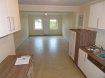 Appartement Location 2 chambres à Wellenstein - 1 000 € Appartement im Dorfkern von Wellenstein.
Das Gebäude wurde in den letzten Jahren von Grund auf restauriert und präsentiert sich in einem neuwertigen Zustand. Die Wohnung liegt im 2.Stock ( ohne Lift ) und wird als Erstbezug vermietet. Hier finden sich ein grosses Wohn/Esszimmer mit offener, moderner Einbauküche, zwei grosszügige Schlafzimmer und ein Bad mit italienischer Dusche. Im Erdgeschoss gibt es eine 16m2 grossen privaten Kellerraum mit Anschlüsse für Waschmaschine und Trockner. Öffentliche Parkmöglichkeiten gibt es um die Residenz herum und bei der Kirche.
Die Residenz liegt in Wellenstein direkt an den berühmten Weinbergen der Mosel. Mondorf und Remich sind jeweils in 5 Minuten erreichbar, sowie die Autobahn Luxembourg/Saarbrücken und Perl mit seinem reichhaltigen und günstigen Einkaufsmöglichkeiten und dem Schengen Lyzeum. Natürlich lädt die Lage der Residenz zu tollen Spaziergängen und Fahrradtouren ein.
L’appartement se trouve dans une résidence récente au 2me étage. Depuis le hall d’entrée on atteint un grand salon/salle-à-manger et une cuisine ouverte et moderne satisfaisant à tous les besoins.
En autre il y a deux grandes chambres à coucher et une salle de bains en design moderne ( douche ital.). L’appartement se trouve dans un état neuf et se présente accueillant et lumineux. La cave ( 16m2) avec la buanderie privative est installée au RDC. Autour du bâtiment on trouve des possibilités parking publiques.
La résidence se situe à Wellenstein au milieu des vignobles réputés de la Moselle luxembourgeoise. Mondorf et Remich sont à 5 minutes, l’autoroute de la Sarre et Perl avec sa variété de magasins avantageux, ainsi que le Lycée de Schengen sont à proximité immédiate. Il est évident que la situation de l’appartement vous invite à de faire de magnifiques promenades ou randonnées à vélo.