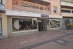 Local commercial Location à Clervaux - 1 760 € Local commercial dans la zone piétonne de Clervaux d'une superficie de 170 m2
Idéal pour magasin, bureaux, profession libéral
WC
Raccord internet
Parking
Loyer: 1.760 €
Charges: 300 €
Caution: 5.280 €