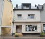 Maison Vente 3 chambres à Belvaux - 880 000 € Située à Belvaux, maison d'habitation et commerce avec 3 Garages.Le bien dispose de deux entrées indépendantes, au rez-de-chaussée un salon de coiffure actuellement loué.À l'étage : espace de vie, chambres, salle de bains et au dernier étage un grenier aménageable.Sous-Sol : caves, locaux de stockage, chaufferie et remise.Des travaux de rénovation sont à prévoir!Pour toutes questions ou demandes d'informations, n'hésitez garage pas à nous contacter, nous serons toujours à votre service.Agence ELSA'HOME à votre écoute pour la concrétisation de vos projets en toute confiance.
