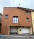 Cl Immobilière vous présente en exclusivité cette magnifique maison mitoyenne de caractère, offrant une surface habitable d'environ 194 m², située dans le charmant village de Stadtbredimus, à seulement quelques minutes de Remich.

Entièrement rénovée avec beaucoup de goût et des matériaux de qualité, cette maison atypique séduit par ses volumes généreux, son ambiance chaleureuse et son agencement original.

- Au rez-de-chaussée, vous découvrirez un grand garage, une cave, une buanderie ainsi qu'un WC séparé. Cet espace, de 64m2, entièrement carrelé, isolé et parfaitement aménagé, offre un confort optimal au quotidien.

- Le premier étage accueille une superbe cuisine équipée ouverte sur la salle à manger, créant un espace de vie convivial et lumineux, agrémenté d'un poêle à pellets. Vous y trouverez également une vaste salle de bains tout confort comprenant une douche , une baignoire hydromassage, et un double lavabo.

-Au deuxième étage, un spacieux hall dessert un agréable séjour avec cheminée au bois, une mezzanine aménagée en bureau, une chambre à coucher avec dressing ainsi qu'une magnifique terrasse de 13 m² orientée plein sud, idéale pour profiter du soleil tout au long de la journée et d'une vue dégagée sur les environs.

- Les combles aménagés offrent trois chambres à coucher supplémentaires et une salle de douche, permettant d'accueillir confortablement une famille ou de créer des espaces dédiés au télétravail et aux loisirs.

Les atouts de ce bien :
-Surface habitable : ± 194 m²
-4 chambres à coucher
-Terrasse de 13 m² orientée sud
-Cuisine équipée avec (piano de cuisson )ouverte sur salle a manger
- Deux salles de bains (baignoire Whirpool)
-Poêle à pellets + cheminé au bois
- Climatisation
- 16 panneaux solaires
- Grand garage et cave (64m2)

Située dans une rue paisible, cette propriété bénéficie d'un emplacement privilégié à proximité immédiate des écoles, crèches, commerces de proximité et transports en commun, tout en étant à seulement 5 minutes de Remich.

Une maison pleine de charme, alliant authenticité, confort moderne et qualité de vie, prête à accueillir ses nouveaux propriétaires.

Disponible d'immédiat! 

Les frais d'agence sont inclus dans le prix de vente et à charge du vendeur.
Pour toute visite ou information complémentaire, contactez-nous au 26 53 41, ou Mme Veigas au 621 505 621 / cristina.veigas@cl-immo.lu