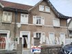 Maison Audun Le Tiche 5 pièce(s) 76 m2. À SAISIR !

Venez découvrir cette maison mitoyenne à rénover, située à Audun-Le-Tiche, dans une rue calme, proche du centre ville et de toutes les commodités et infrastructures.

Située à deux pas du Luxembourg, cette maison d'environ 76m² vous propose :

Au Rez-de-chaussée : 1 Double séjour (salon-salle à manger) traversant donnant accès à une terrasse avec jolie vue dégagée, une petite cuisine attenante qui pourrait être ouverte sur le séjour ainsi que 1 toilette.

Au 1er étage : 1 Salle de bain avec baignoire et toilette ainsi que 2 chambres de respectivement 13 et 10m² avec parquet en pin massif.
L'une d'elle donne accès aux combles (2ème étage) aménagés actuellement en 1 chambre et 1 grenier.

Sous-sol complet (Caves, buanderie, 1 salle d'eau et 1 toilette supplémentaires) et jardin à l'arrière de la maison.

La maison est équipée de fenêtres et porte-fenêtre double vitrage avec volets battants.
Mode de chauffage : un unique poêle à gaz dans le séjour 
Production eau chaude : Ballon électrique (2021)

Des travaux d'électricité, de chauffage et d'isolation (murs à l'avant et à l'arrière) sont à prévoir pour un confort maximal, ainsi qu'un rafraichissement global de la maison.

Rénovée, cette maison vous offrira un cadre de vie agréable, au calme, dans un secteur frontalier très recherché !

Diagnostic de performance énergétique :
DPE réalisé le 28/09/2026 : logement classé D (227kWh/m²/an) et D pour les émissions de gaz à effet de serre (38kg CO2/m²/an).
Montant estimé des dépenses annuelles d'énergie pour un usage standard : entre 1600 € et 2220€ par an. Prix moyens des énergies indexés sur les années 2021, 2022 et 2023 (abonnements compris).

Les informations sur les risques auxquels ce bien est exposé sont disponibles sur le site Géorisques : www.georisques.gouv.fr

À visiter sans tarder !

Frais d'agence inclus, à la charge du vendeur.

Véronique GONZALEZ
06 18 01 45 97