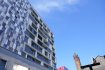 Bureau Vente à Belval - Prix sur demande Ce magnifique penthouse lumineux occupe le dernier étage (11ième) d'un immeuble datant de 2011-2012 avec une vue magnifique.
Le penthouse dispose de:
Accès privatif avec l'asceneur au dernier étage donnant sur un palier.
En entrant on trouve un grand hall d'entrée avec vestiaire et WC séparé.
En passant par le grand hall on arrive sur une magnifique pièce de séjour disposant d’une cuisine ouverte équipée GAGENAU avec îlot central donnant sur la salle à manger incluant un coin de feu ouvert et accès à la terrasse couverte ± 30 m2. A côté de cette belle pièce se trouve le séjour/living comprenant aussi un feu ouvert et d’un accès à la grande terrasse.
On dispose également d’une chambre à coucher avec salle de douche, chambre parentale avec sa salle de bain incluant baignoire, douche, lavabo et WC. Le penthouse compte également un grand bureau, pouvant servir de chambre, un palier donnant accès à un débarras-dressing, une salle de douche avec lavabo et WC, un hammam, une buanderie privative, une chambre avec salle de douche et lavabo pour deux personnes, un WC ainsi qu'un espace de rangement.
Le penthouse est climatisé.
Enfin, trois emplacements de parking au sous-sol ainsi qu’une cave font également partie de l'offre.
A voir absolument
Utilisable comme bureau: Etude d'avocats, cabinet médical etc...