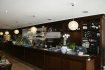 Bureau Vente à Echternach - 135 000 € VENDU !! IMMO EXCELLENCE vous propose en exclusivité un fond de commerce situé à Echternach en face de la fameuse Place du Marché. Le fond de commerce dispose en cuisine d'une hotte, d'un bain marie, d'une friteuse à deux paniers, d'un grill, d'une table afin de dresser les assiettes, d'une plaque à rôtir, d'un gaz à 6 flammes avec fourneau électrique, d'un micro-ondes, d'un four à vapeur, d'une lampe chauffe plats, d'un lave mains avec deux éviers, d'une table frigorifique à 6 tiroirs, d'une étagère, d'une trancheuse, d'un petit batteur, de trois armoires inox, d'un chauffe assiettes, d'un lave-vaisselle, d'une machine à sel régénérateurs, d'une machine à sous vide, de plusieurs casseroles, luches, poêles, assiettes et couverts. En terrasse vous disposez de 3 tables à 4 places, de 4 tables à deux places, de 20 chaises, de deux enseignes lumineux, ainsi que de plusieurs coussins. En salle vous disposez de 22 tables à 2 places, de 4 tables à 4 places, de 3 tables grandes à 3 places ainsi que de 66 chaises, d'un grand bar, de plusieurs étagères, d'une machine-à-café et moulin, d'une installation Hifi, d'un congélateur à glaçons, d'une machine lave verres, de deux appareils anticalcaires, d'une tireuse à bière avec 4 robinets, d'un frigo à boissons ( 2 portes et 4 tiroirs ), d'un frigo à boissons ( 1 porte et 4 tiroirs ), 1 double levier, plusieurs tasses à café, plusieurs coupes à glaces, plusieurs verres ( vin, bière, soft, apéritif, .... ), un frigo à vins, une garde-robe, une armoire pour vaisselle. Le local comprend également plusieurs lampes et spots, une armoire pour ranger le vin, une armoire pour le personnel, un meuble décoratif fait sur mesure, une chambre froide positive, une chambre froide négative, un boiler, ...... Le restaurant dispose d'une belle terrasse, de deux grandes salles, d'un hall, d'une annexe, de deux pièces pour le personnel, de toilettes séparées, d'une pièce pour la chambre froide, ainsi que d'une grande salle à l'étage. Occasion à saisir !! Endroit impeccable offrant une grande visibilité.
Ref agence :3426718