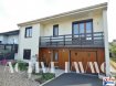 Maison Vente 3 chambres à Serémange-Erzange - 209 000 € Maison Seremange Erzange 5 pièce(s) 90m². NOUVEAUTÉ ! A SAISIR !Sur la commune de SEREMANGE-ERZANGE, à proximité de toutes commodités (autoroute, commerces, écoles, piscine, ....), dans un quartier calme et peu passant.Devenez propriétaire de cette maison de plain pied surélevé, de construction individuelle de 1981, très bien entretenu de près de 90m² habitable sur un terrain de 3ares 02ca composée de :Au rez de chaussée : - Un grand hall d'entrée avec plafond cathédrale, de plus de 13 m² avec placards intégrés.- Un première chambre (13m²)- Un garage avec espace atelier ainsi qu'une buanderie- chaufferie- Une pièce d'appoint pouvant servir de cuisine d'été ou atelier, selon vos besoins et envies avec accès direct aux extérieurs.A l'étage : - Un grand salon-séjour lumineux car traversant de plus de 26m² avec accès à un balcon situé sur le devant de la maison- Un cuisine individuelle pouvant être ouverte sur la pièce de vie.- Deux chambres faisant respectivement 11,70m² et 9m²- Une salle de bain composée d'une baignoire-douche et meuble vasque- Un wc séparéPour ce qui est des extérieurs vous bénéficierez d'un espace terrasse agrémenté d'une pergola exposée plein sud et d'un cabanon de jardin, avec un espace jardin exploité en potager.Le devant de la maison est joliment aménagé avec des espaces verts et plantations.Facilités de stationnement dans la rue.DOUBLE VITRAGE PVCVOLET ROULANT PVCCHAUDIÈRE GAZABSENCE D'AMIANTERÉNOVATION A PRÉVOIR Pour plus de renseignements :Marie PETITFRERE : 06 95 67 68 76 dont 4.50 % honoraires TTC à la charge de l'acquéreur.