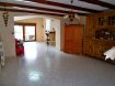 Maison Vente 2 chambres à Valleroy - 185 000 € En exclusivité sur Valleroy .. maison individuelle de 127m² hab et 300m² de grange avec dépendances + environ 200m² d'étage (Possibilité d'aménager pour créer d'autres chambres et/ou une deuxième habitation). Le tout sur 13 ares 85 de terrain clos et arboré avec terrasse couverte et jardin. L'habitation offre au rdc entrée avec placard, wc, cuisine équipée, salon/séjour d'env 50m² lumineux avec cheminée et accès extérieur. A l'étage un pallier dessert 2 chambres avec un accès à des combles aménageables et une salle de bain. Les dépendances offrent une grange d'environ 100m² avec porte motorisée, une chaufferie, et plusieurs dépendances. Electricité, toiture et DV PVC rénovés !!! Honoraires charge vendeur compris 6%. AGORA BRIEY 03.82.20.25.26