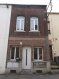 Maison Vente 4 chambres à Hautmont - 42 800 € IDÉAL INVESTISSEUR. IDÉAL INVESTISSEUR Maison de ville proposant en rez de chaussée : salon, salle à manger cuisine, wc. Au 1 er étage : 2 chambres, salle de bains au second étage deux chambres dont une avec point d'eau. Cave, remises, cour le tout sur 75 m². Classe énergie : C Pour nous contacter: 06.87.54.47.25 hautmont@bruyere-immobilier.com