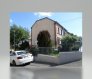 Maison jumelée Vente 3 chambres à Oberkorn - 710 000 € EXCLUSIVITE LUXPROIMMO
Charmante maison libre 3 façades, d'une surface habitable de 140m² et 195m² de surface totale. Idéalement située dans un quartier calme et proche de toutes commodités. Erigée sur un terrain de 3 ares et agencée comme suit:
-Rez-de-chaussée:
-Hall d'accueil;
-Salon/salle à manger;
-Salle de bains;
-Cuisine équipée individuelle avec accès à la véranda.
1er étage:
-2 chambres à coucher de 20m² et 12m²;
2étage/combles aménagés:
-Grande espace mansardé de 28m² aménagé en chambre à coucher et salon. Charpente isolée et velux standard.
Sous-sol:
-Caves de rangement, buanderie/chaufferie et garage pour 1 voiture.
Extérieurs:
-Jardin clôturé et emplacement de parking devant le garage.
-Fenêtres en pvc double vitrage;
-Système d'alarme;
-Dalle en béton au rez-de-chaussée, en bois aux étages.