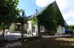 Maison Vente 4 chambres à L'Hermitière - 251 320 € Dans le Perche, maison de campagne à vendre,13 km de la Fer. C IMMOBILIER vous propose dans le Perche, dans un environnement vallonné de prairies et de haies, à 2 km des services et commerces une maison pensée et conçue par ses actuels propriétaires qui l'ont construite en 1982.
La vaste entrée en toute hauteur, très lumineuse donne accès d'une part à la partie 'vie', cuisine aménagée et équipée, salle à manger et salon pour 47 m2, d'autre part à la partie 'nuit' composée d'une suite parentale avec baies vitrée vers la terrasse et salle de bains privée. WC.
A l'étage, la mézzanine distribue trois chambres, un bureau, une salle d'eau et un wc.
Vaste cave sous partie, garage et car port pour stationner deux véhicules à l'abri.
Le chauffage principale est assuré par un remarquable caloritube Oliger, le complément par radiateurs élèctriques.
Jolie terrain bordé de prairies et par la petite route d'accès, clos, planté de fruitiers et d'arbres d'ornement, l'ensemble pour 2700 m2.